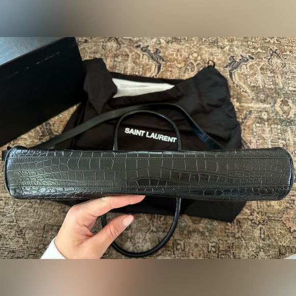 YSL Yves Saint Laurent DUFFLE BRIEFCASE BAG IN CROCODILE-EMBOSSED MATTE LEATHER - Picture 10 of 14